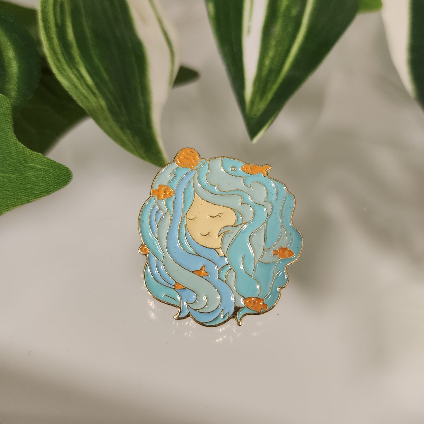 Pin Señorita Agua