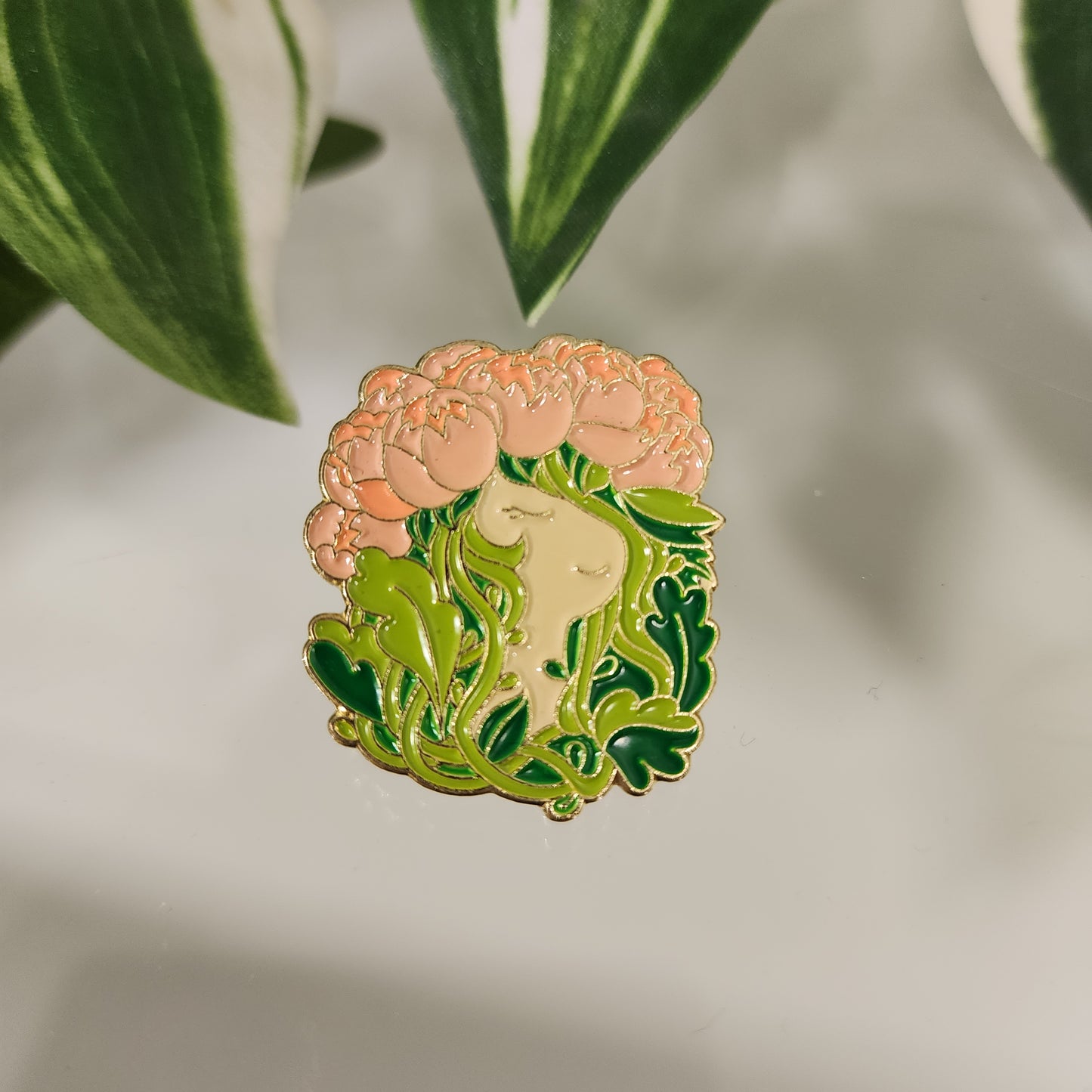 Pin Señorita Flores