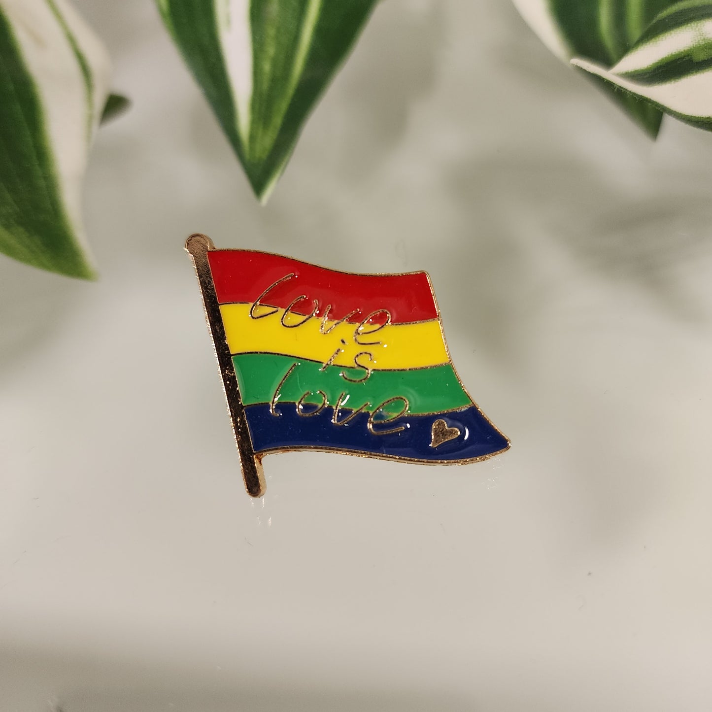 Pin Bandera Love Is Love