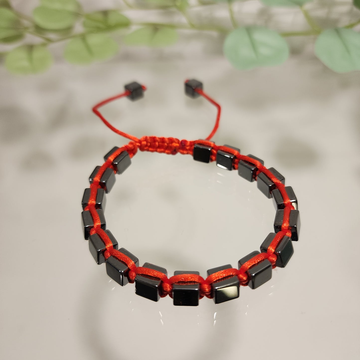 Pulsera Hematita cuadrada roja