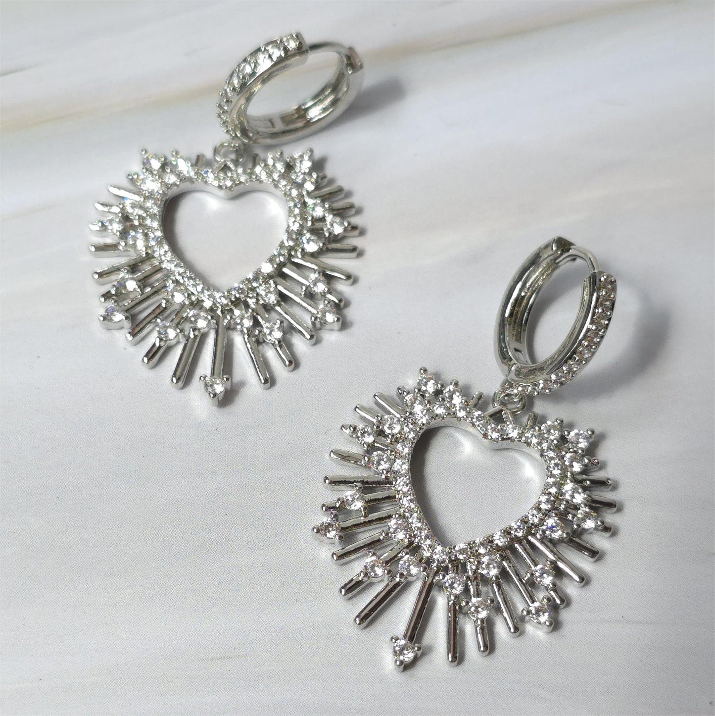 Aretes Corazón Radiante