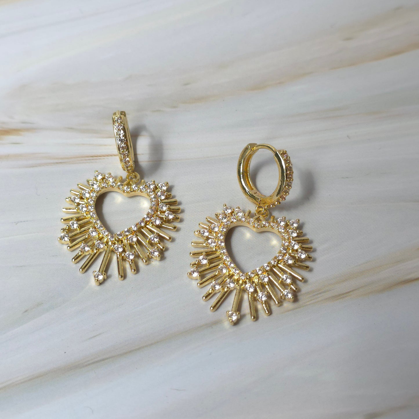 Aretes Corazon Radiante Dorado