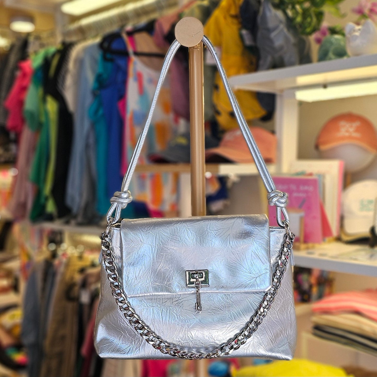 Bolsa de Mano Plata con Cadena