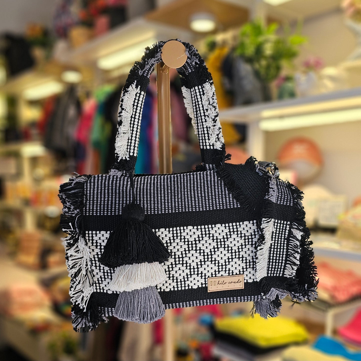 Bolsa de mano artesanal de Oaxaca - Negra con blanco