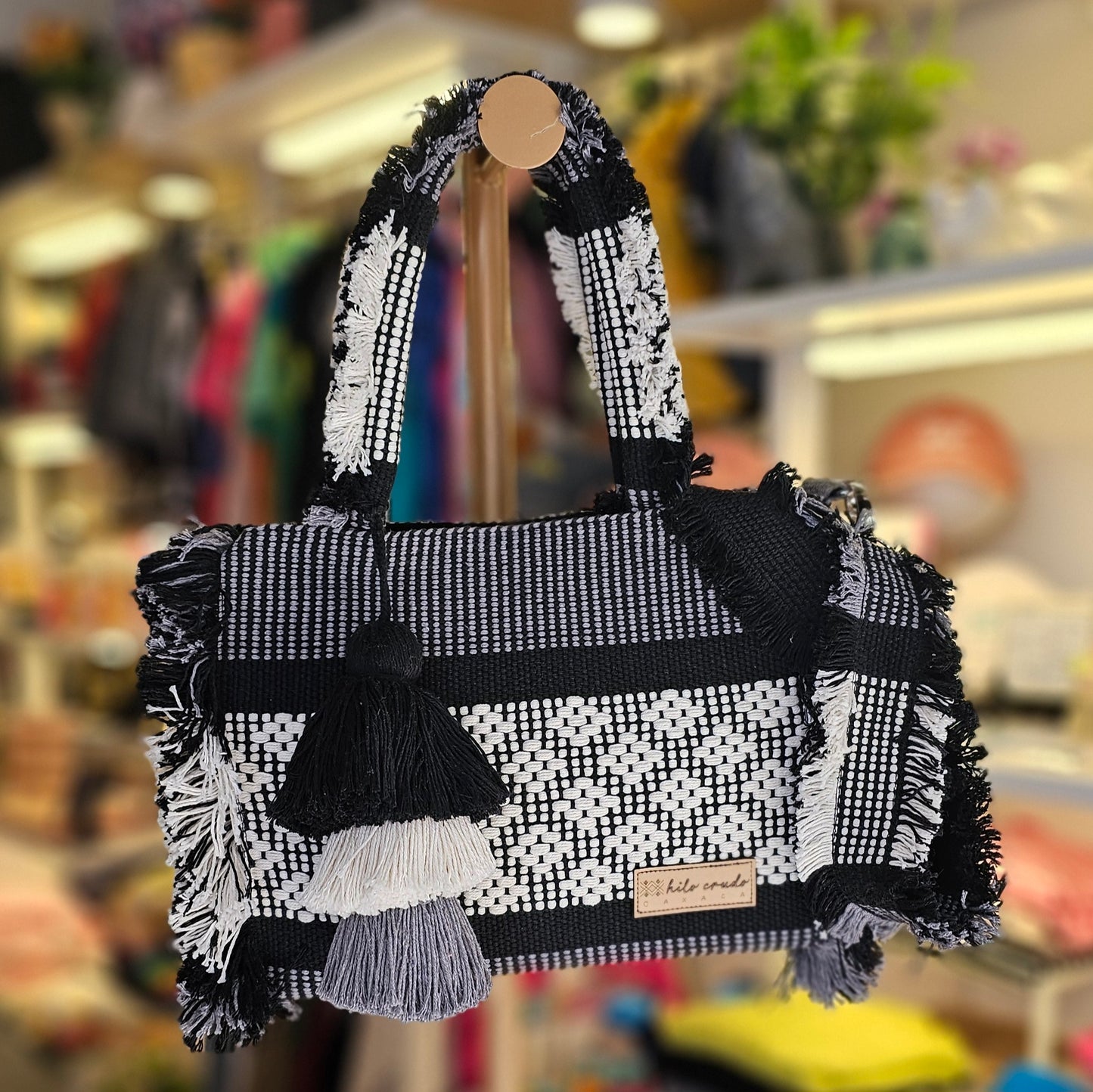 Bolsa de mano artesanal de Oaxaca - Negra con blanco