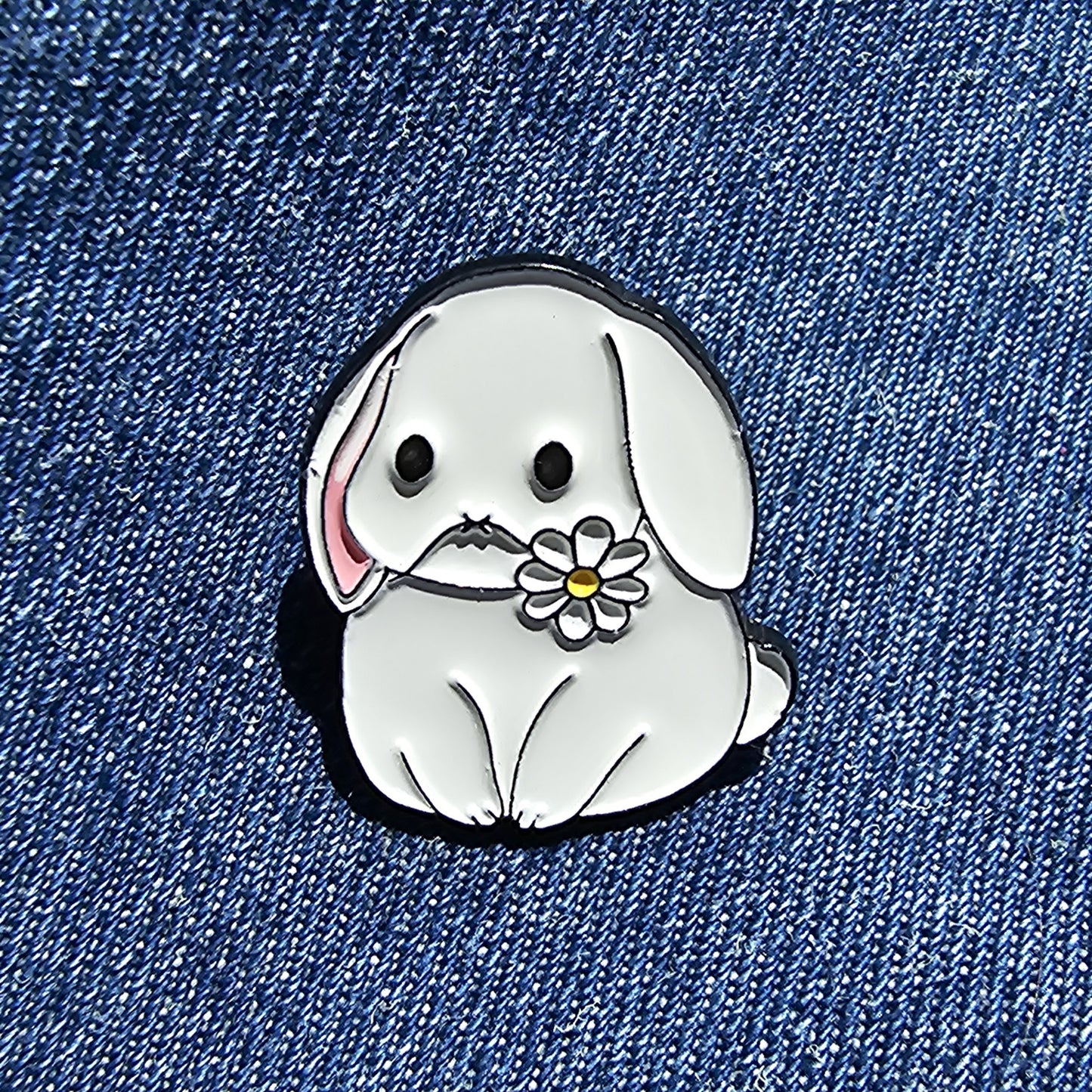 Pin Conejo con Flor