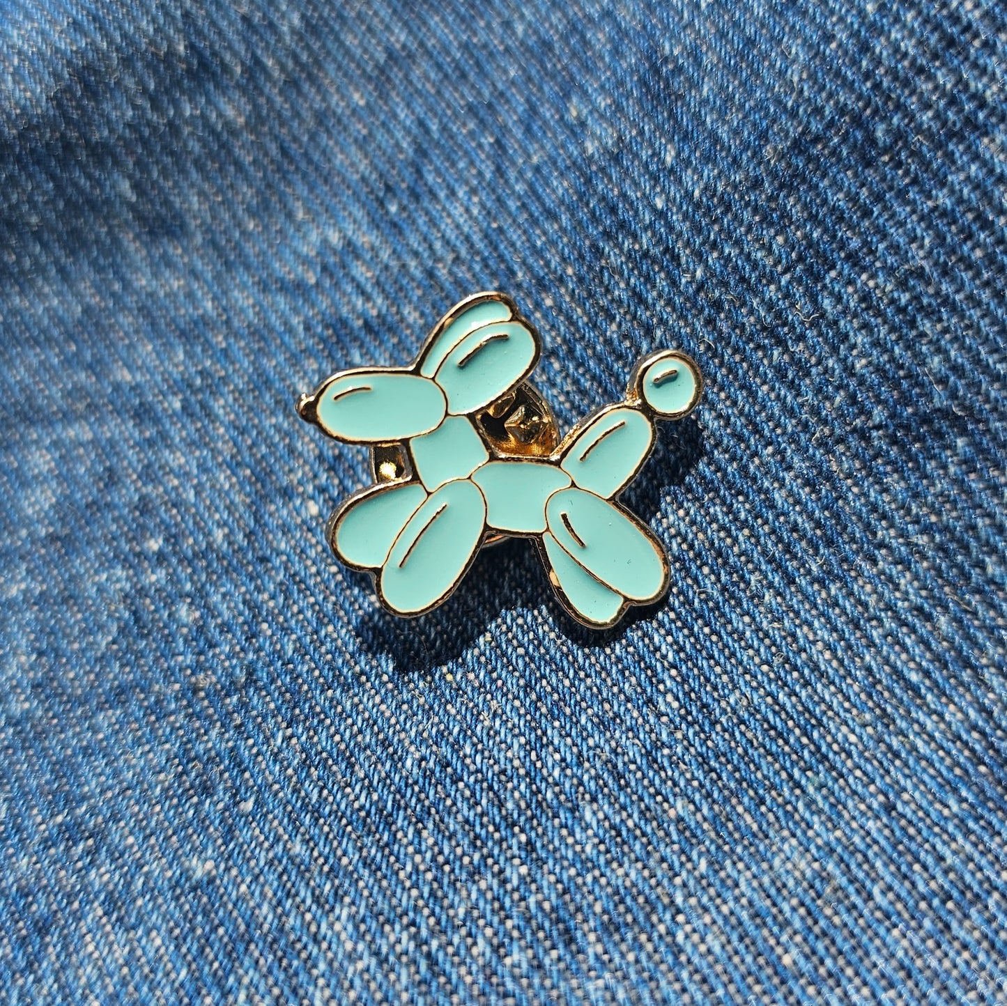 Pin Perro Globo Azul