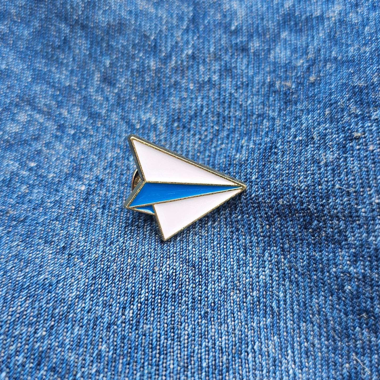 Pin Avioncito de Papel