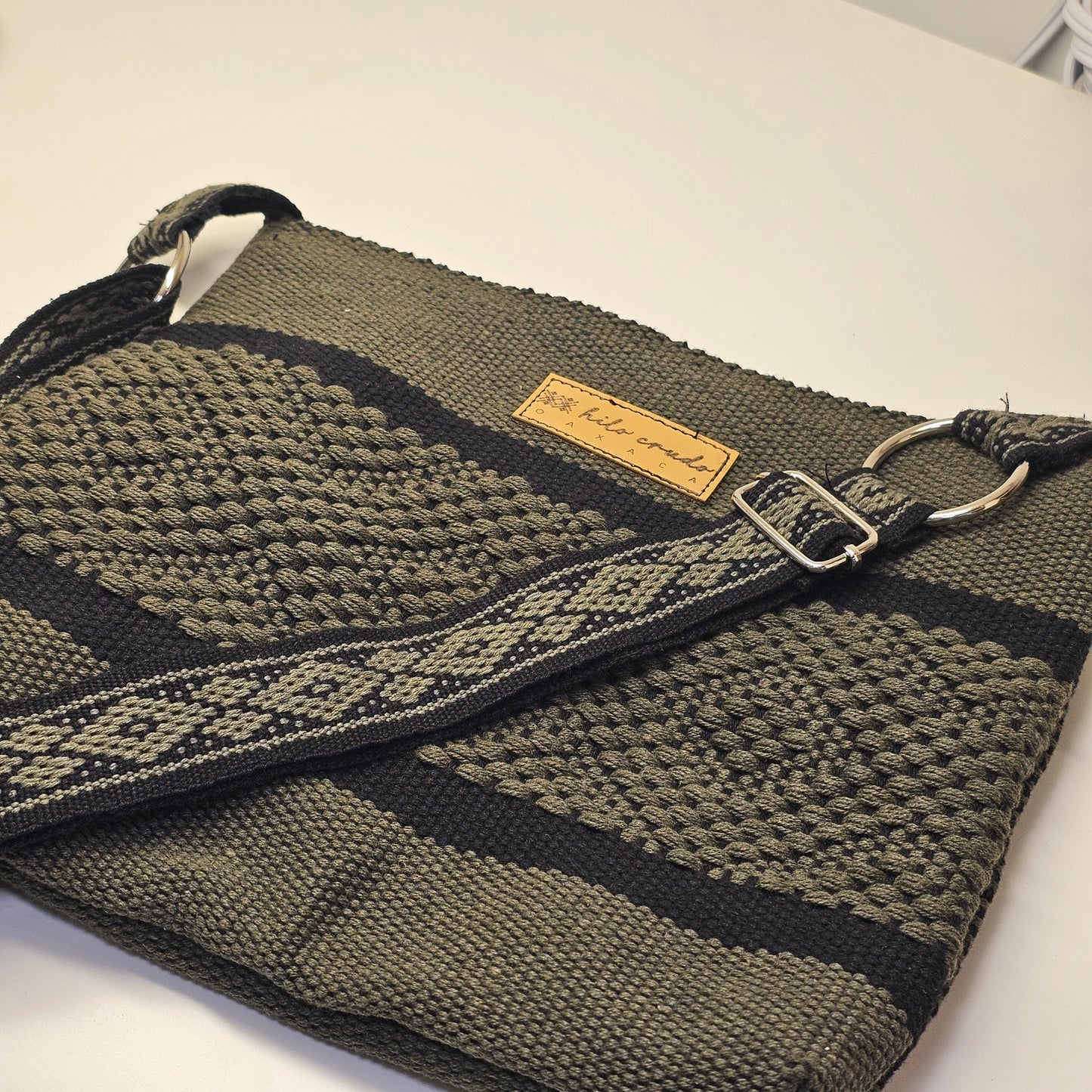 Cross Body Artesanal de Oaxaca Verde con Negro