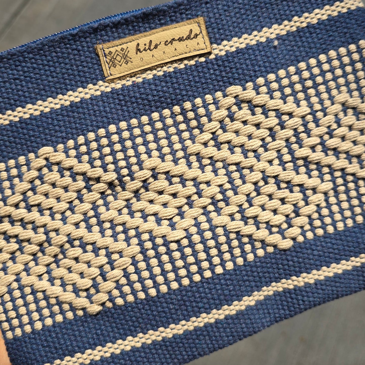 Cosmetiquera Multifuncional Artesanal de Oaxaca Marino con Beige