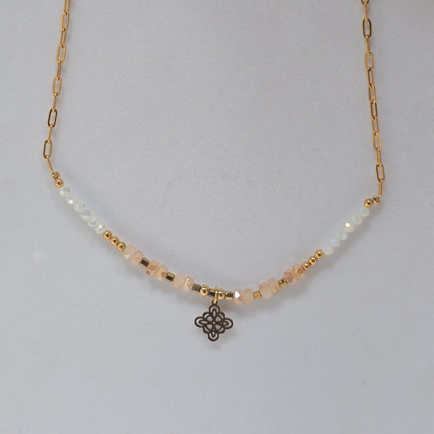 Collar nude con dije✨