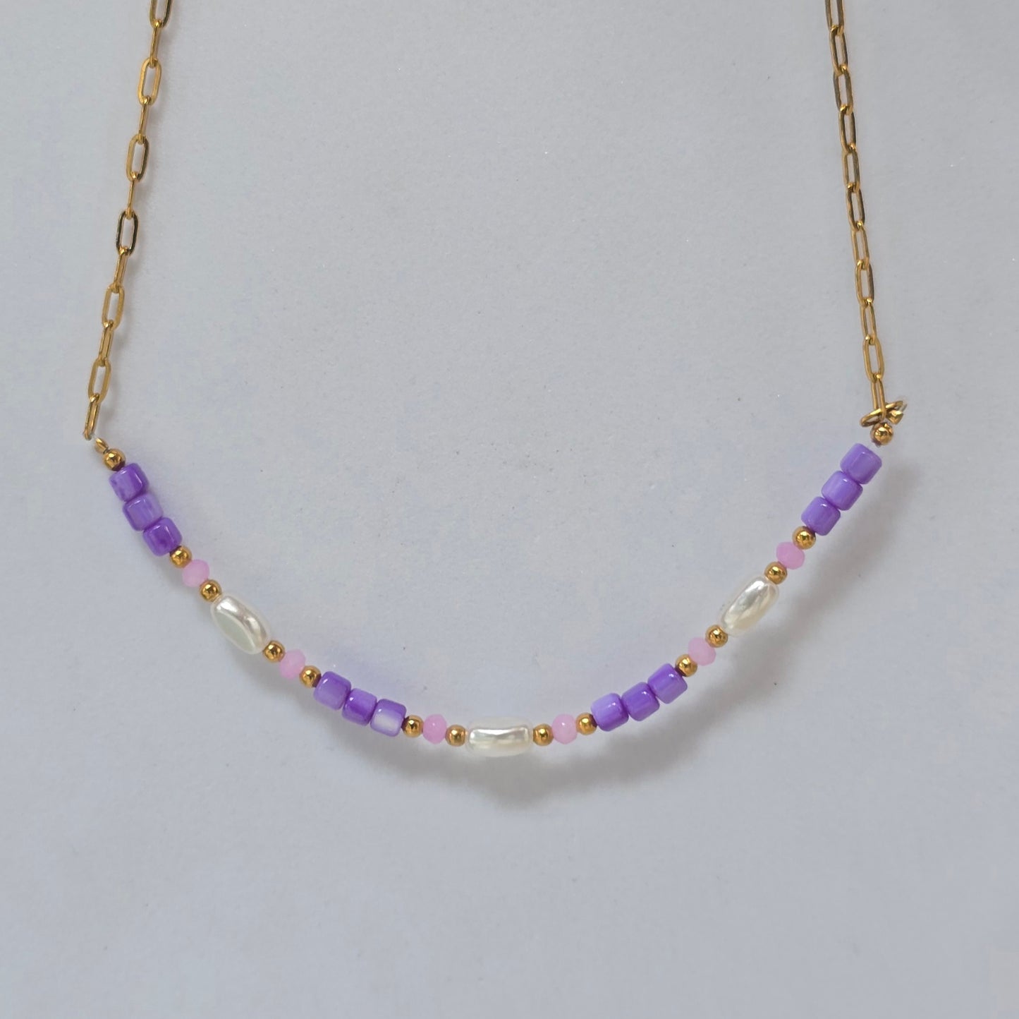 Collar lila con perlas irregulares 💜