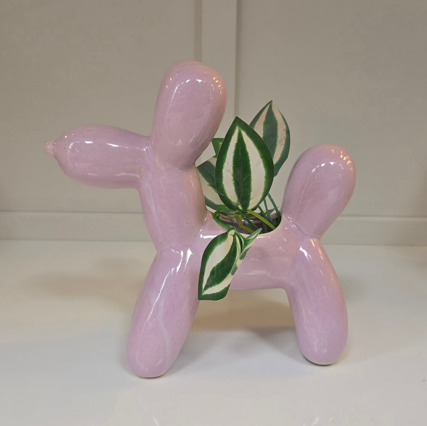 🎈 Maceta Perrito Globo – Lila Pastel