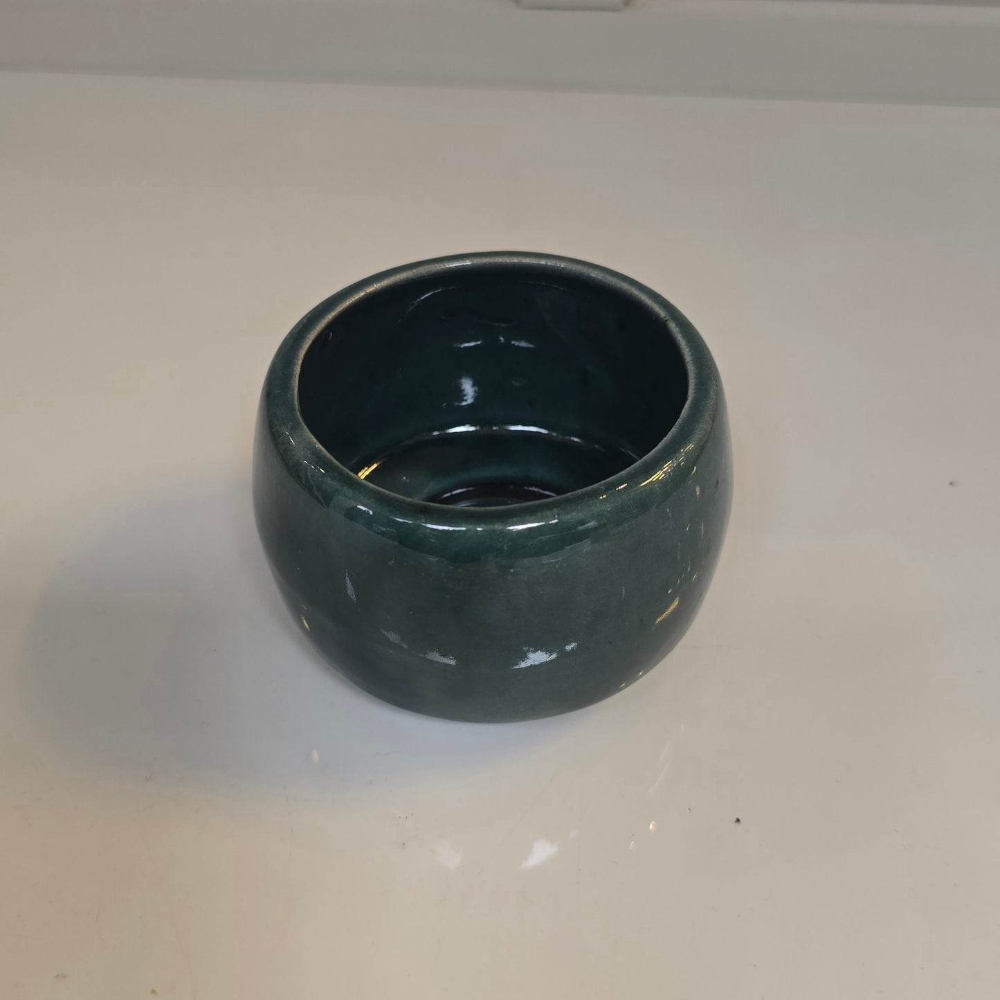 Maceta Verde Petróleo – Misteriosa, elegante y con alma bohemia 🌊🖤