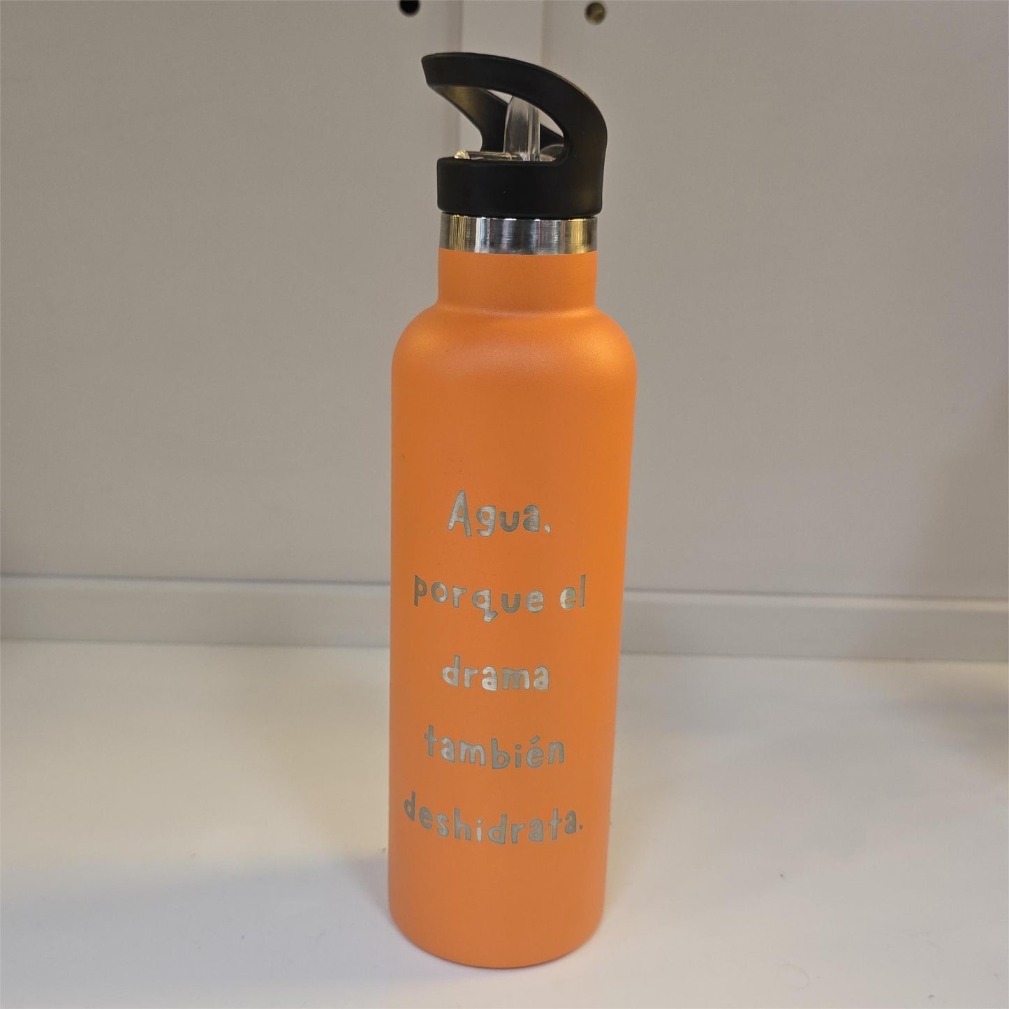 Botella - Agua Porque El Draman Tambien Desidrata - Naranja