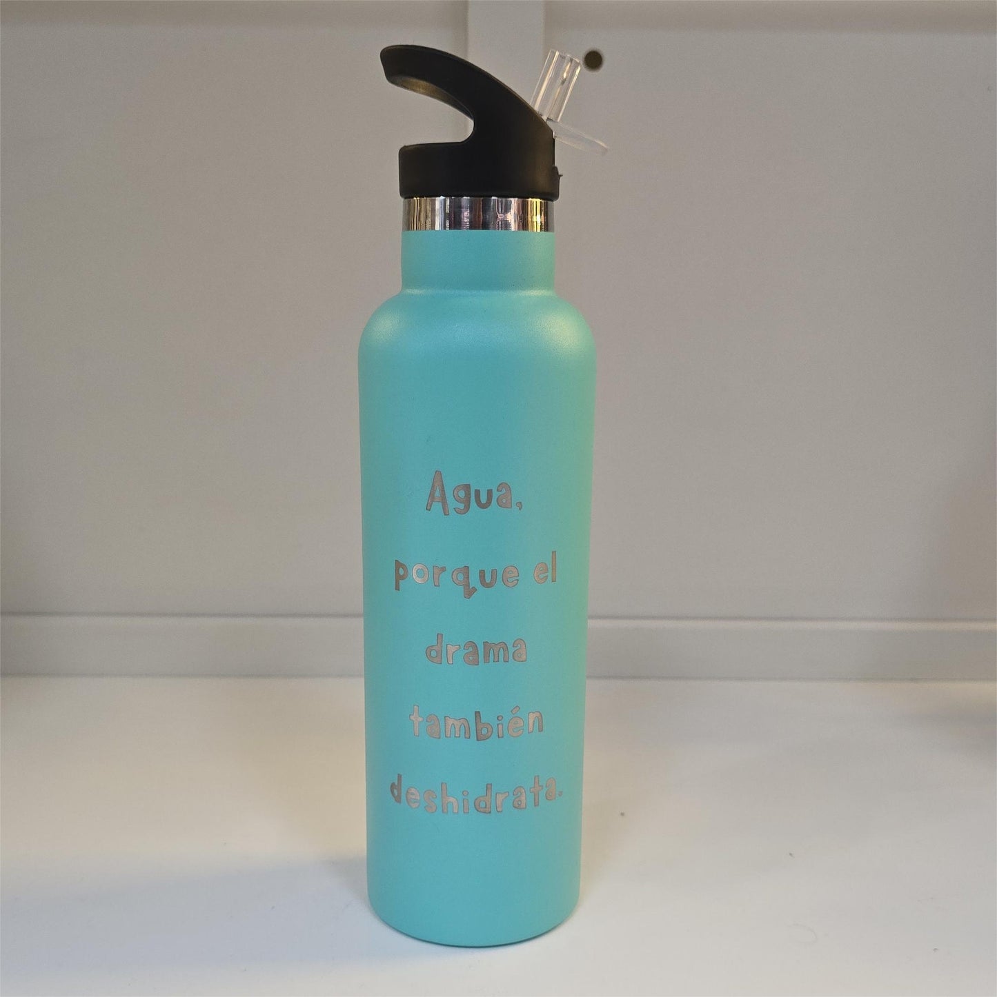 Botella - Agua Porque El Draman Tambien Desidrata - Aqua