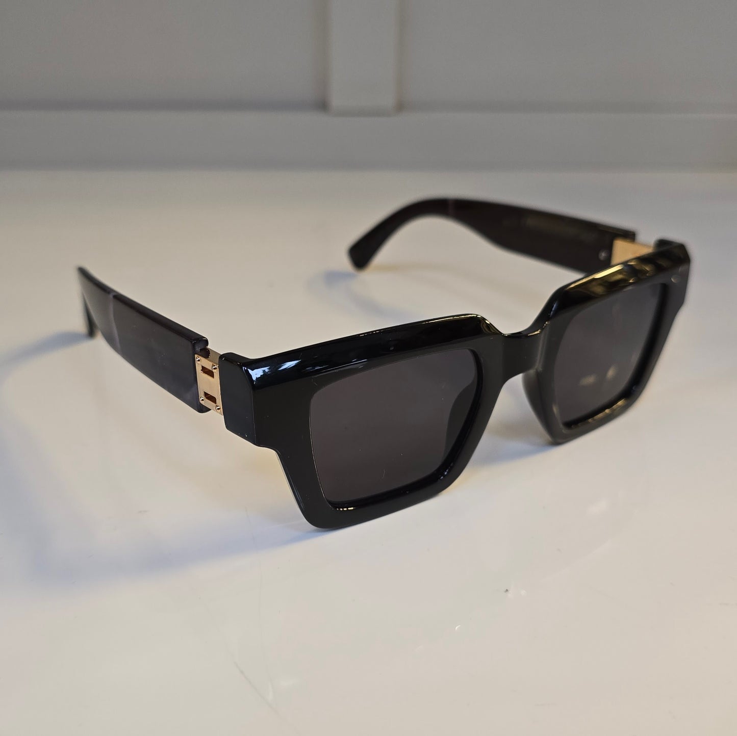 Lentes "Noir Classique" en negro brillante