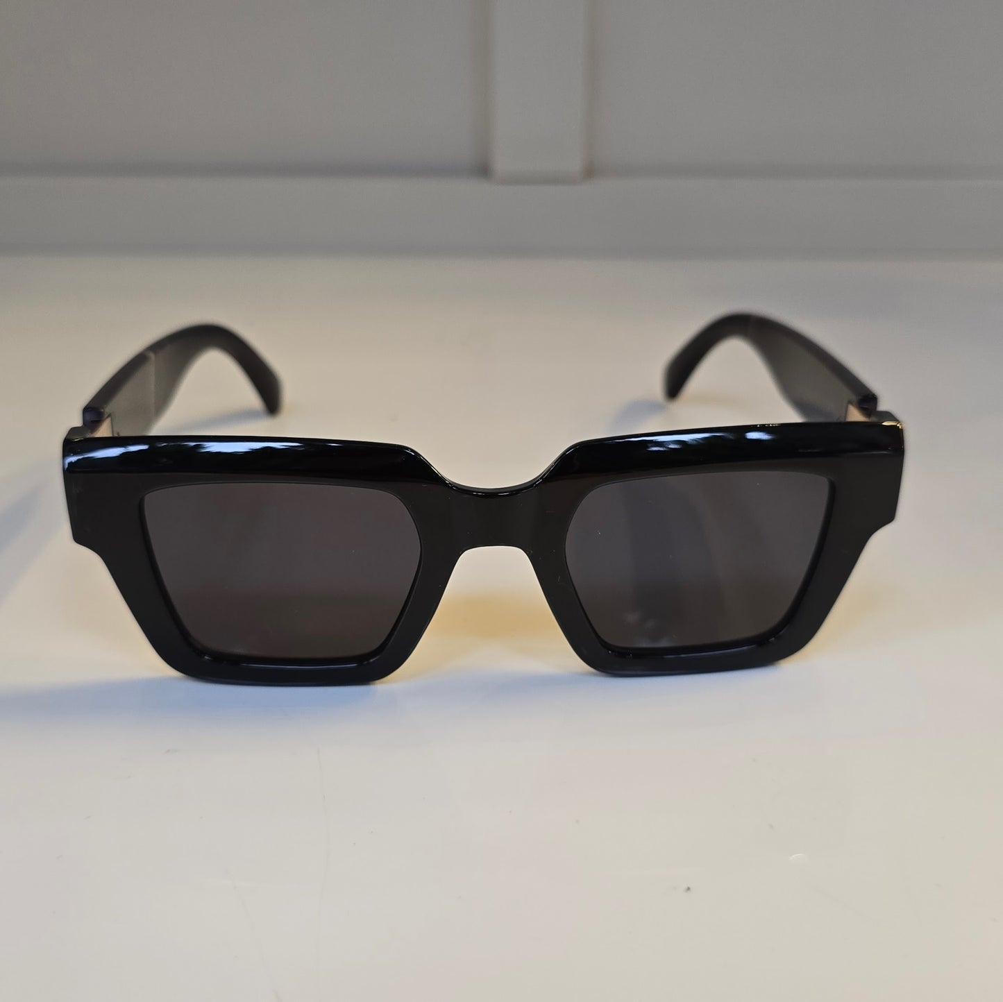 Lentes "Noir Classique" en negro brillante