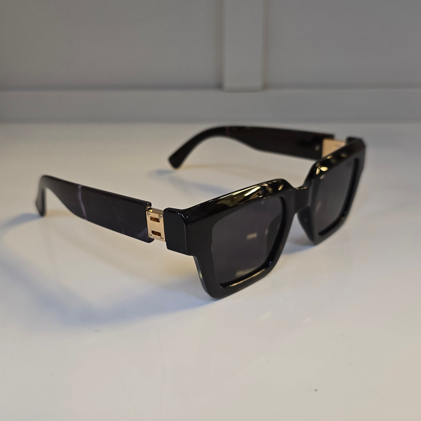 Lentes "Noir Classique" en negro brillante