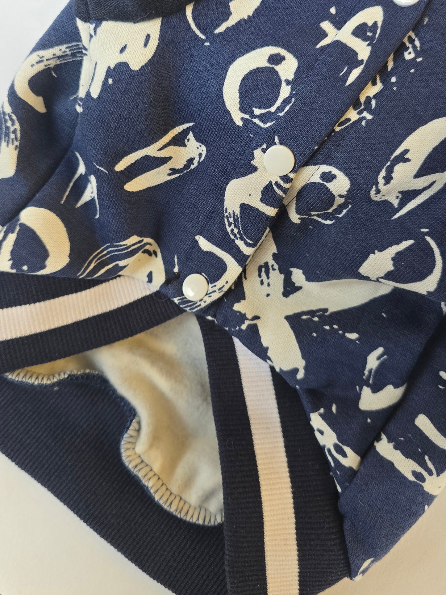 🔵 Chamarra Azul Marino con Capucha