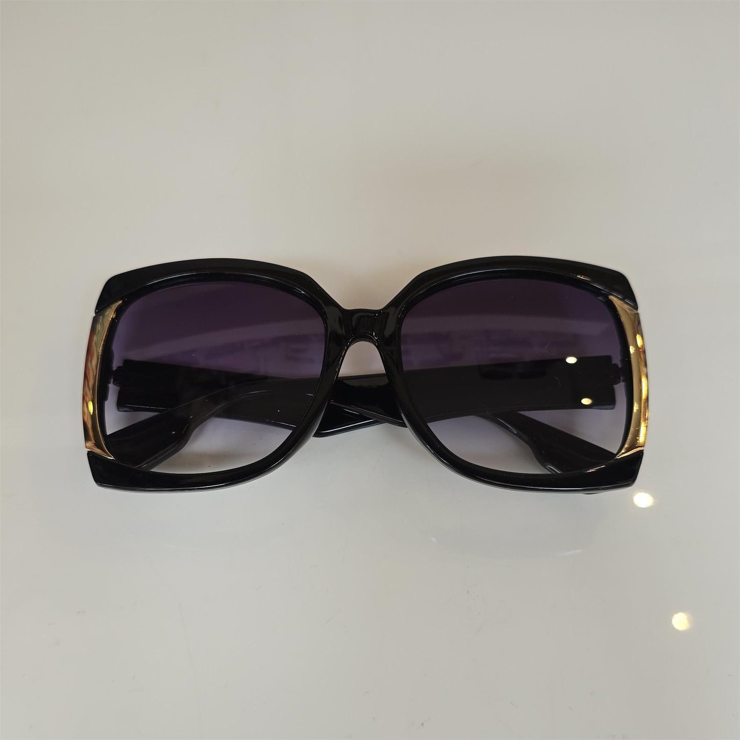 Lentes "Sovereign" en negro y dorado