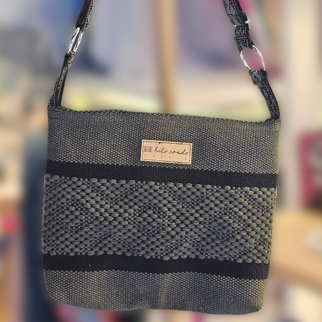 Cross Body Artesanal de Oaxaca Verde con Negro