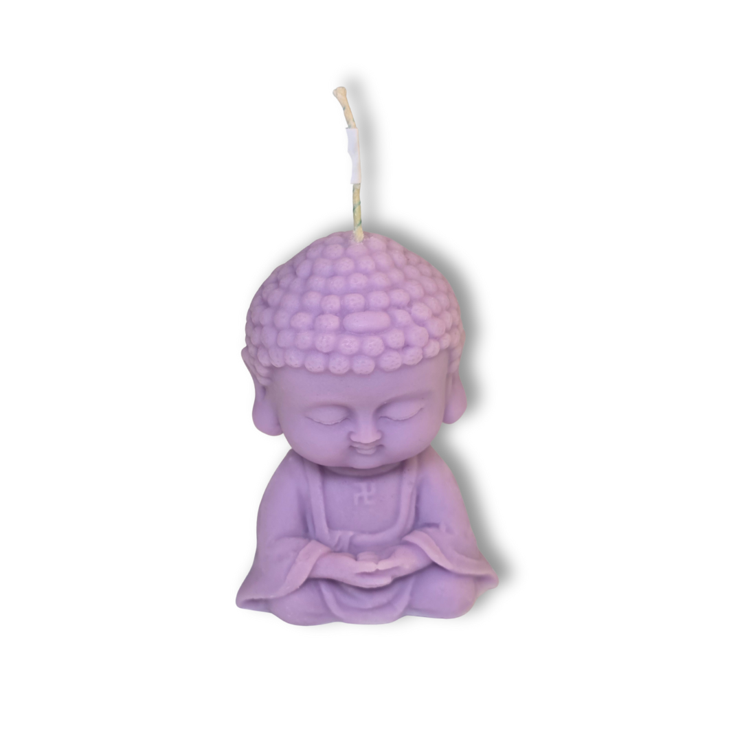 🙏 Vela Buda – Con manos en mudra - Lila