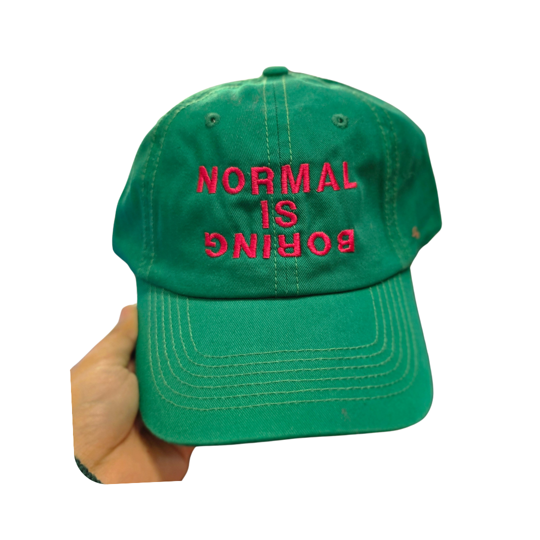 Gorra "Normal is Boring"