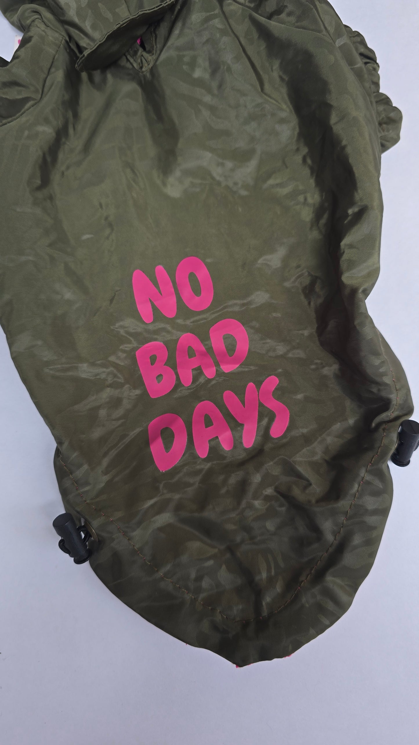 Impermeable NO BAD DAYS verde para Perrito