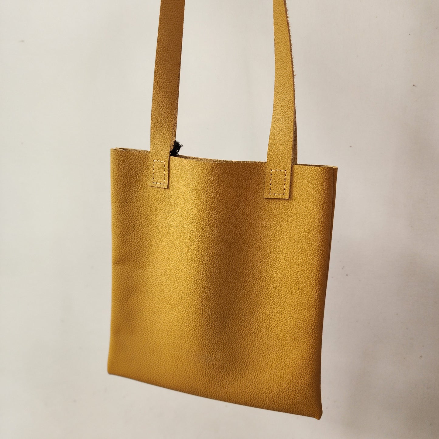 Tote de Piel Mostaza Chica