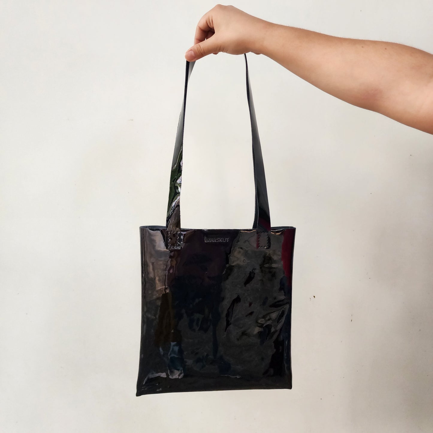 Tote de Piel Negra Charol Chica