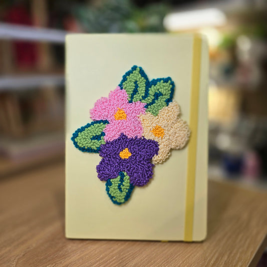 Libreta Amarilla COn Bordado de Flores