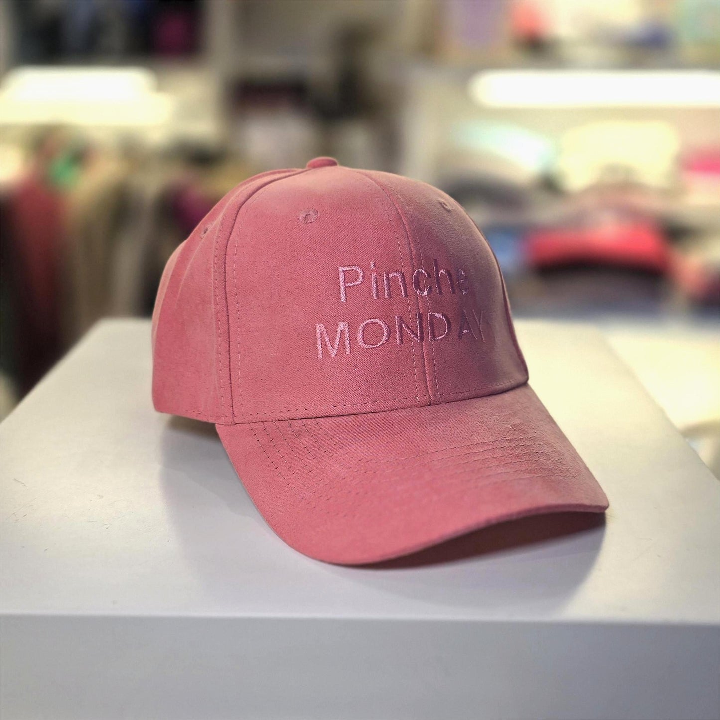 Gorra de gamuza "Pinche Monday"