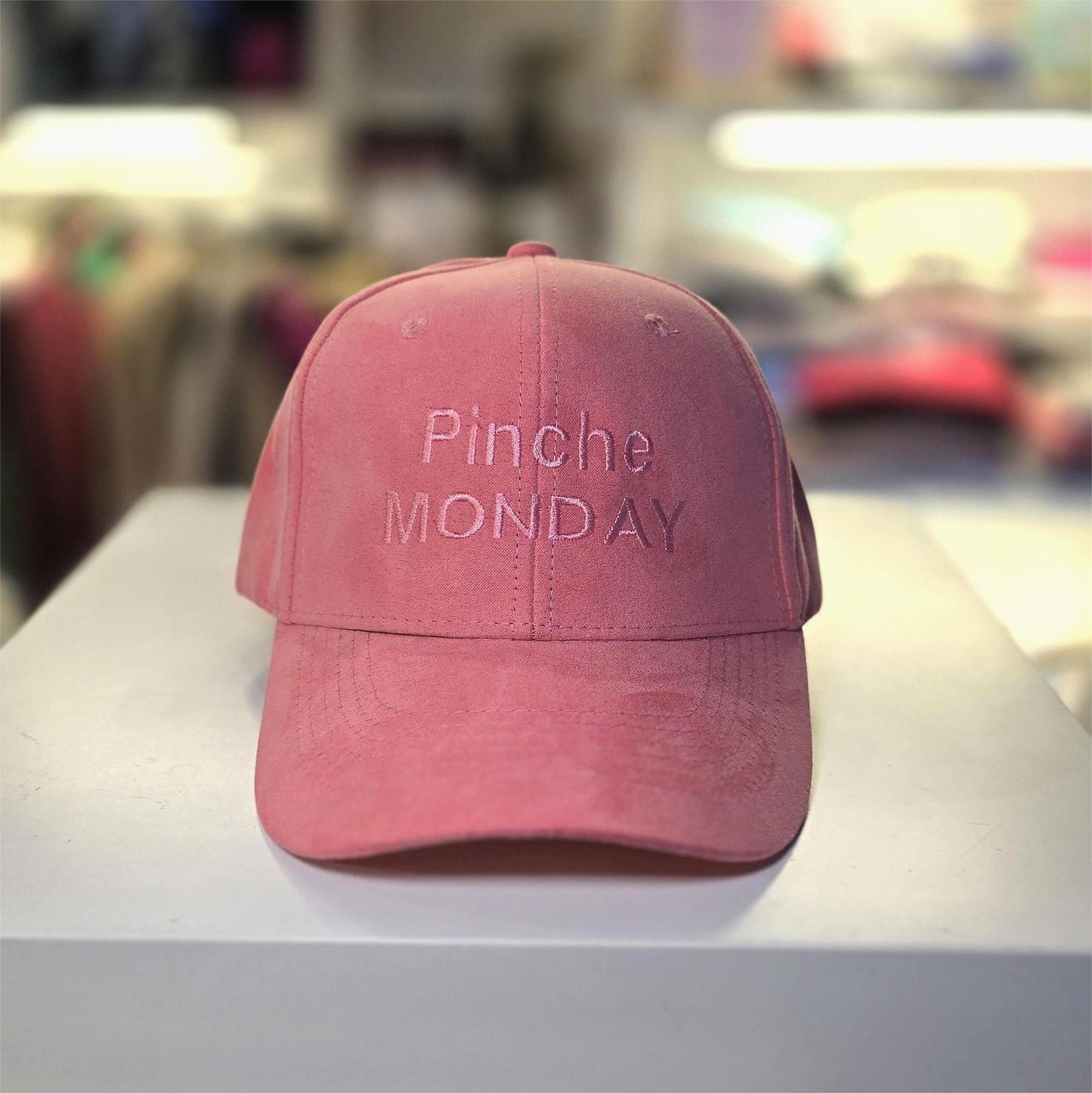 Gorra de gamuza "Pinche Monday"