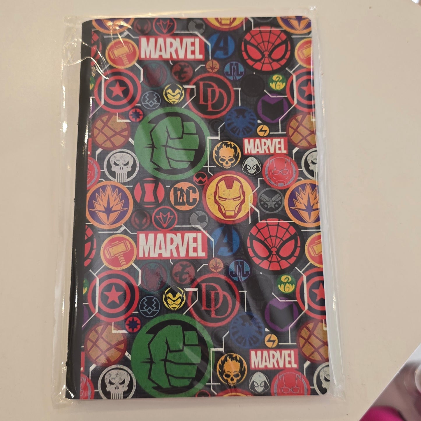 Libreta Delgada Escudos