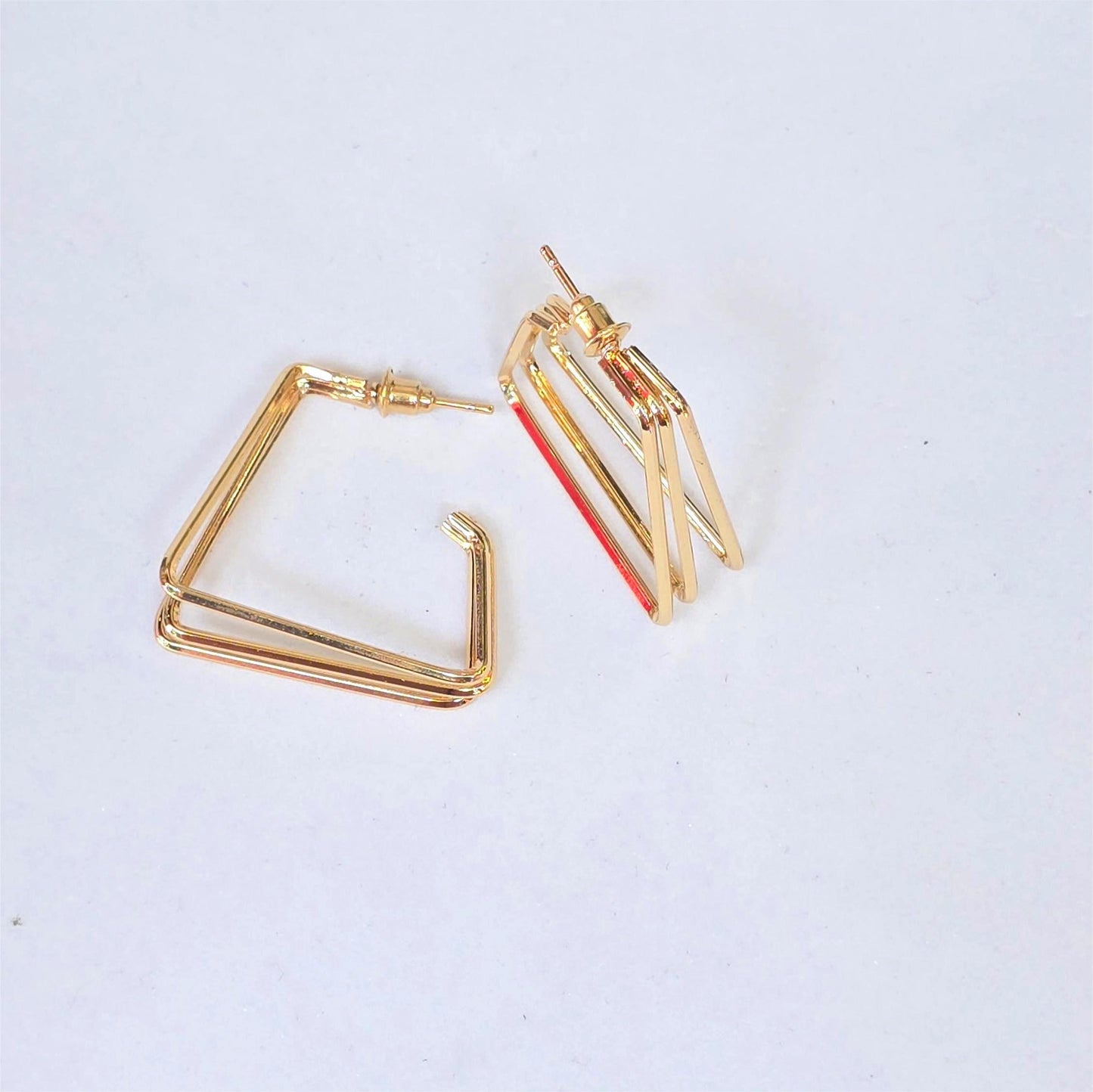 Aretes geométricos – Triángulo dorado doble línea