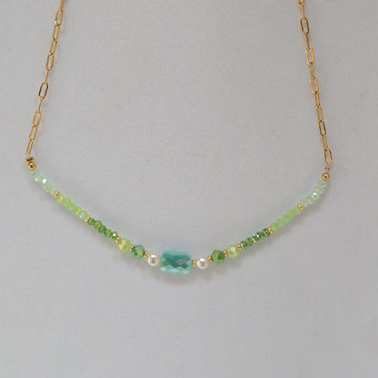Collar verde con centro facetado
