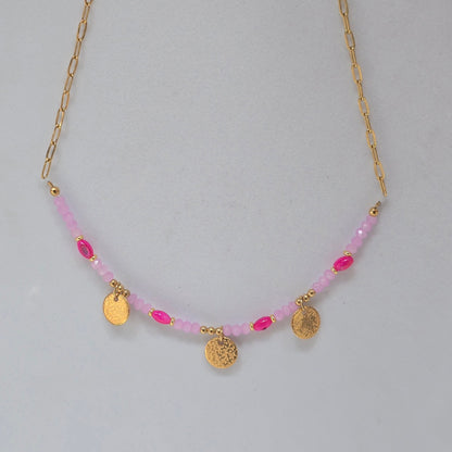 Collar rosa con charms dorados 💕