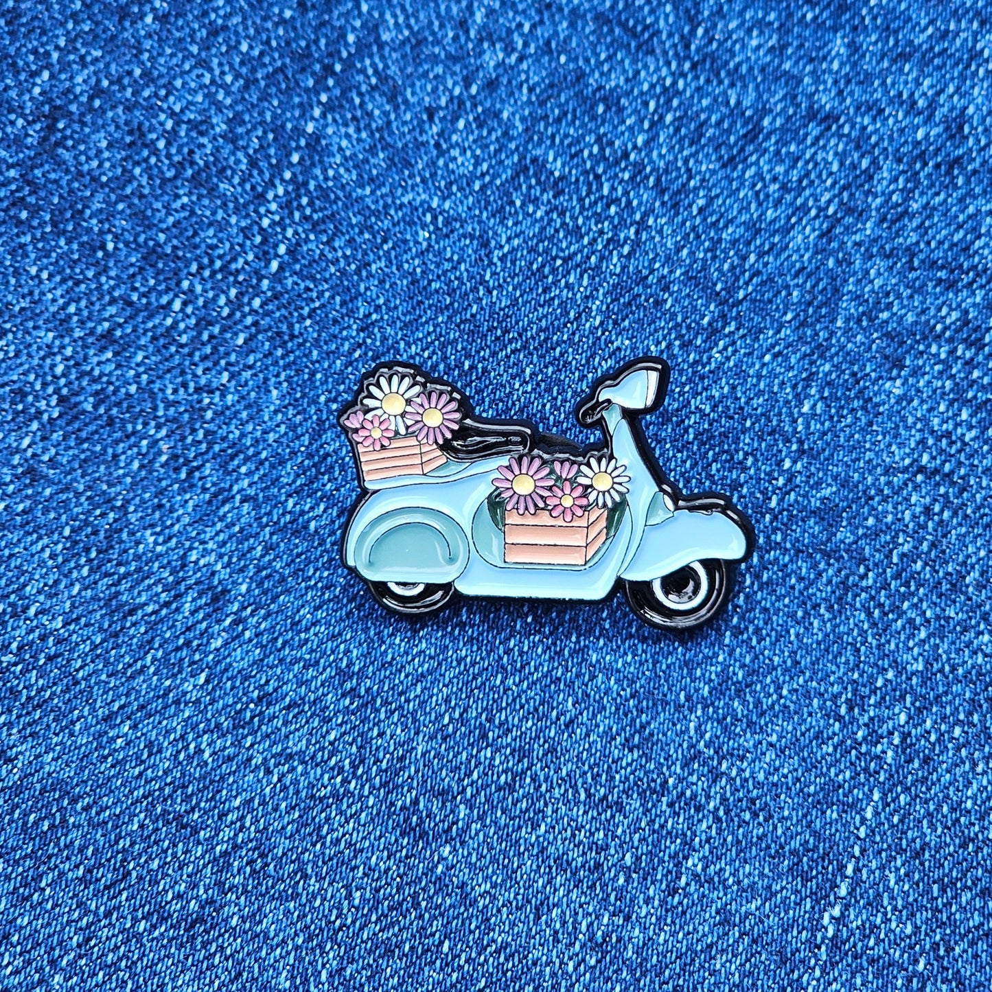 Pin Motoneta Con Flores