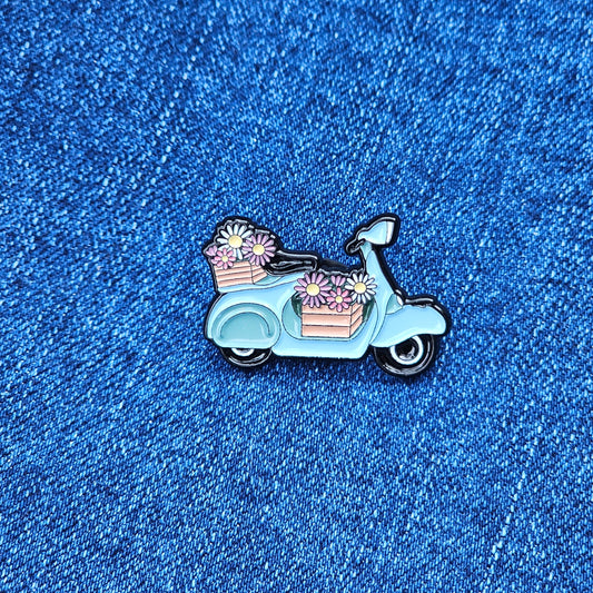 Pin Motoneta Con Flores