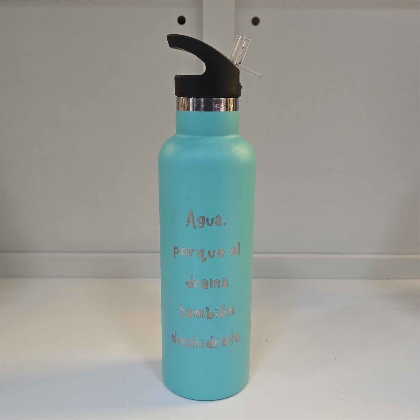 Botella - Agua Porque El Draman Tambien Desidrata - Aqua