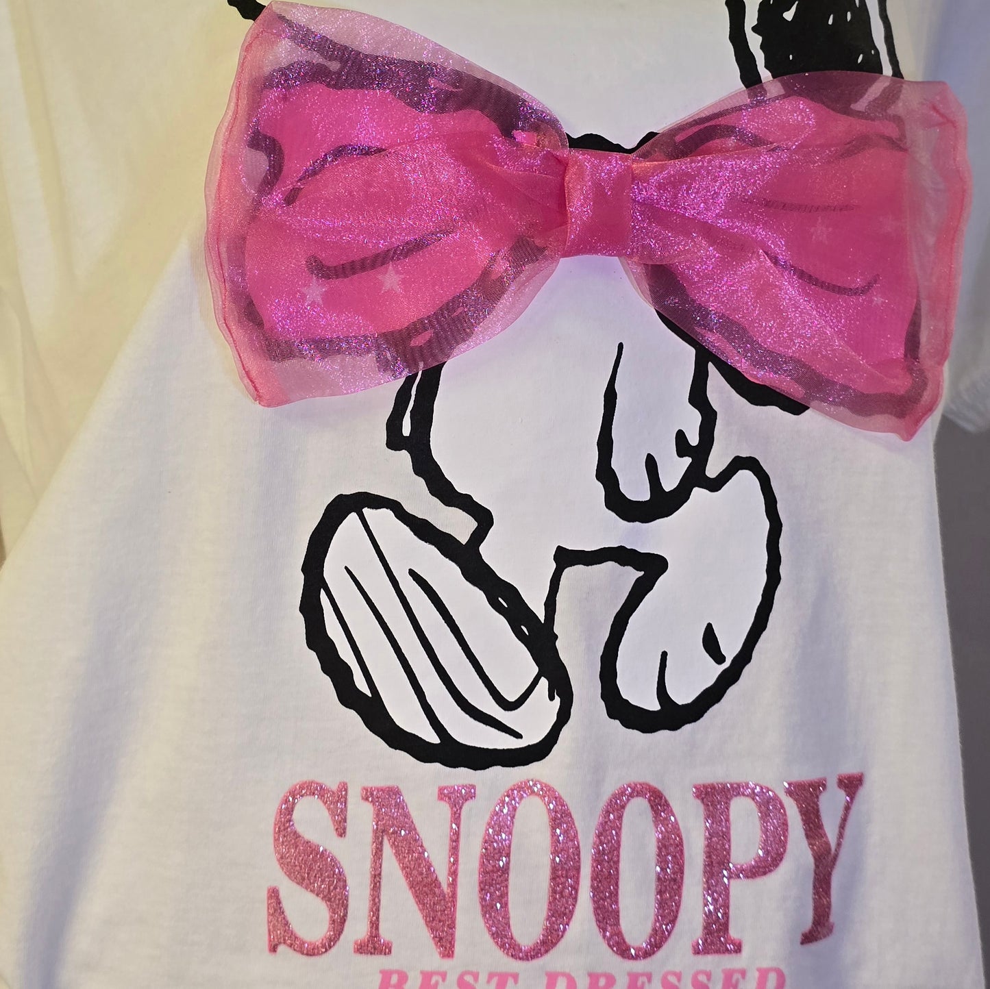 Playera Snoopy Blanca Moño Rosa