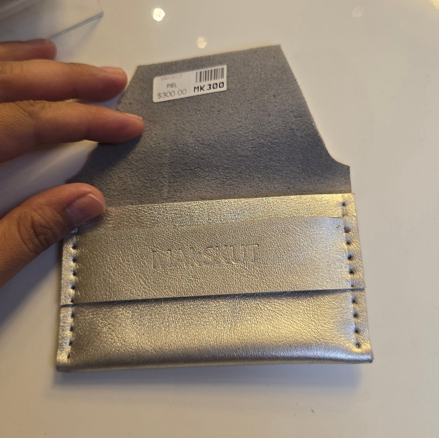 Monedero de piel gris metálico