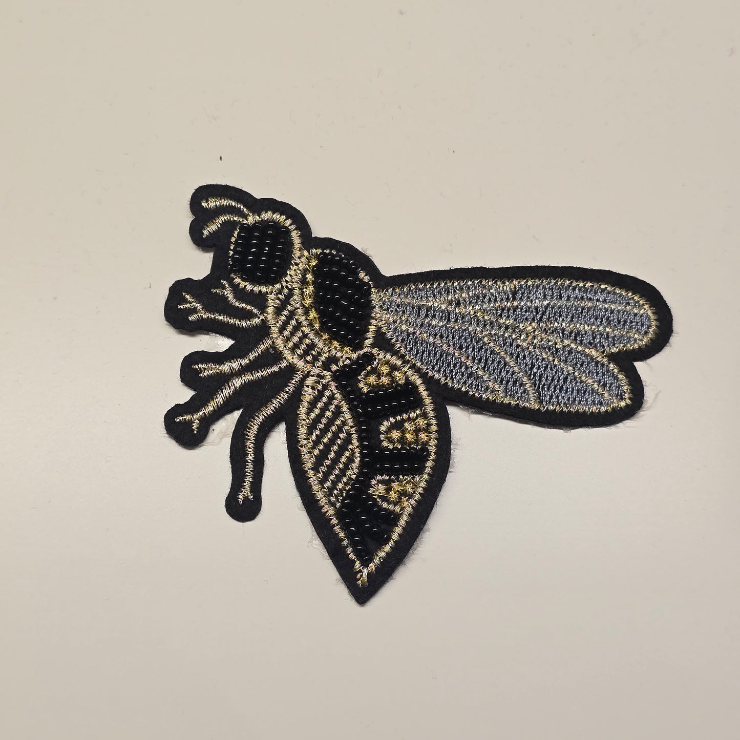 💎 Parche Abeja “Luxury Vibes” con chaquira
