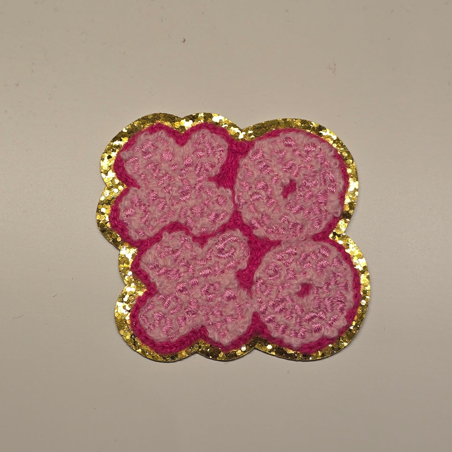 💖 Parche “XOXO” peluchito rosa