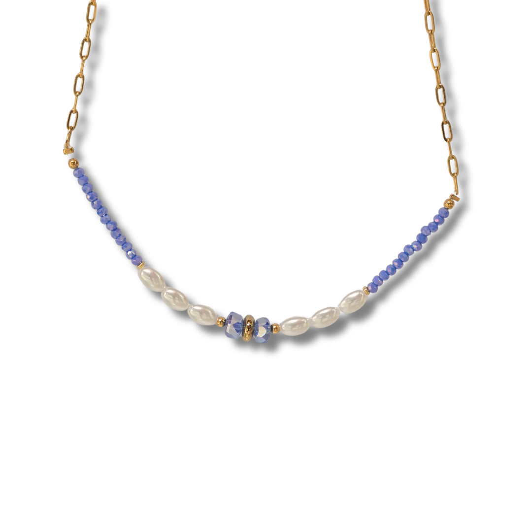 Collar azul y perlas con detalle central 💙
