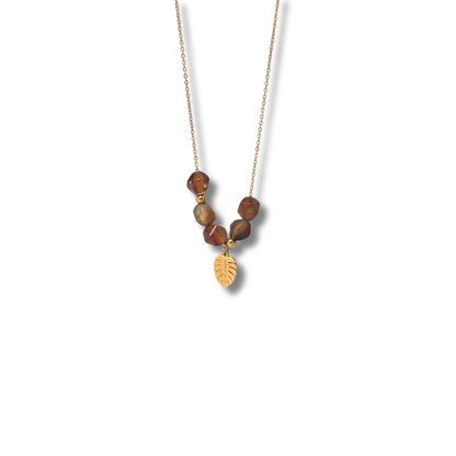 Collar hoja dorada con tonos tierra 🍂