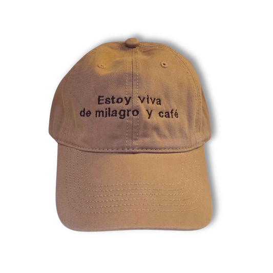 ☕ Gorra “Estoy viva de milagro y café”